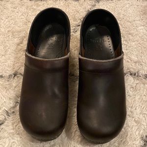 Dansko brown men or woman leather shoes size 42